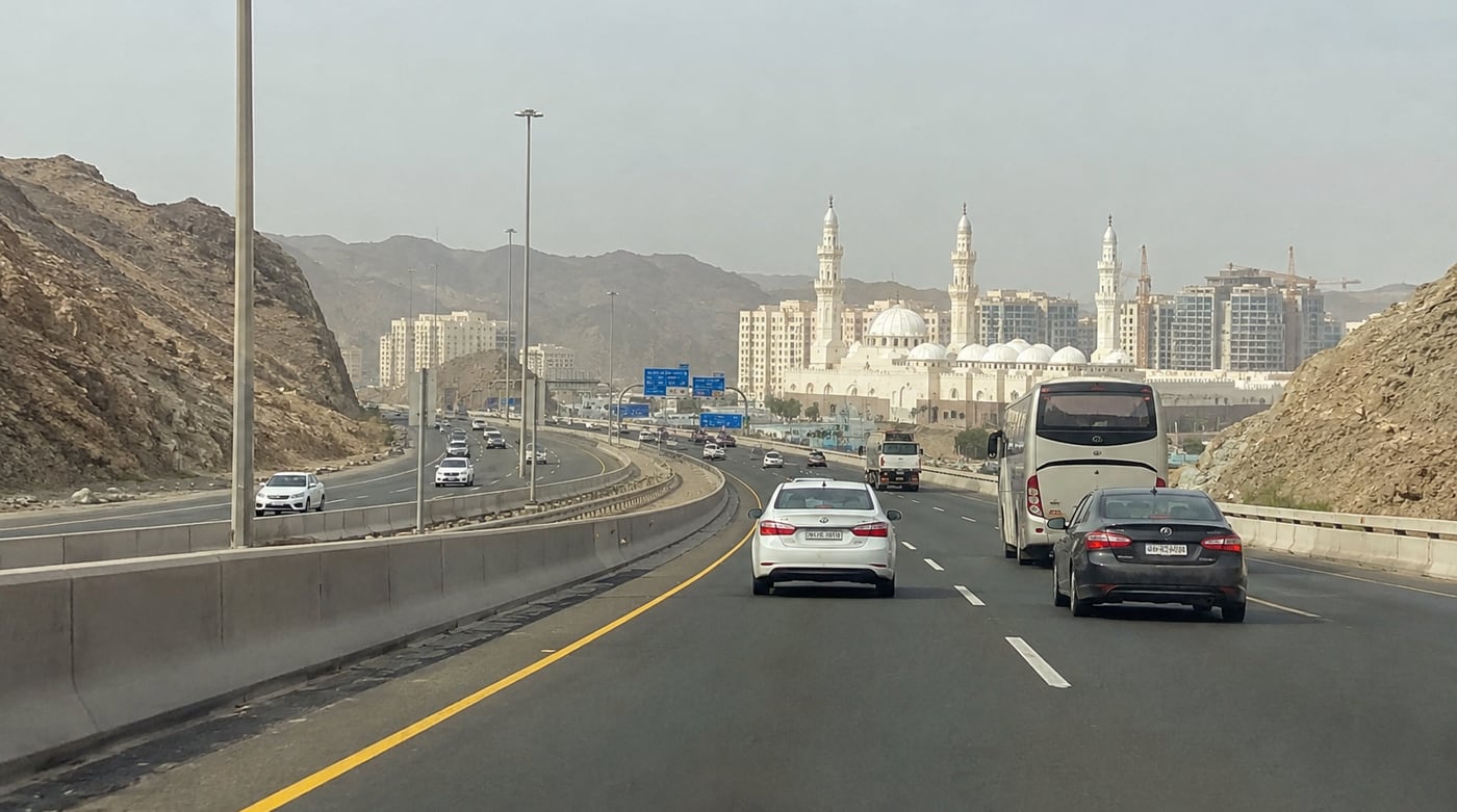 التنقل بين مكة المكرمة والمدينة المنورة